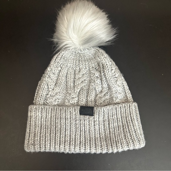 NEW THE NORTH FACE Womens Oh Mega Faux Fur Pom Beanie Gray Heather One Size NWT - Picture 1 of 6